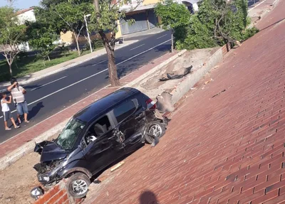 Fiat Mobi ficou totalmente destruído na BR 316