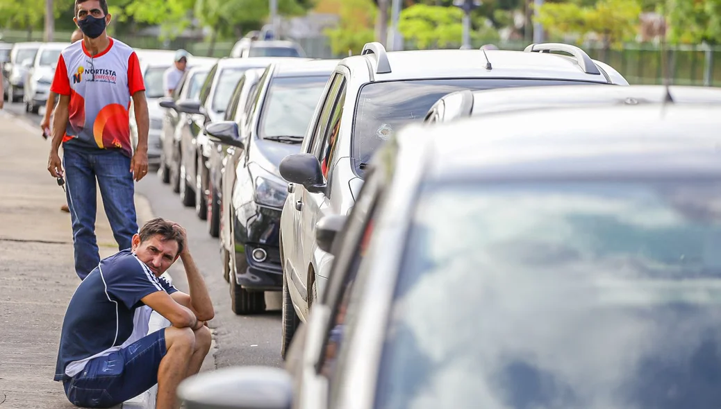 Fila no posto Shell da Marechal Castelo Branco