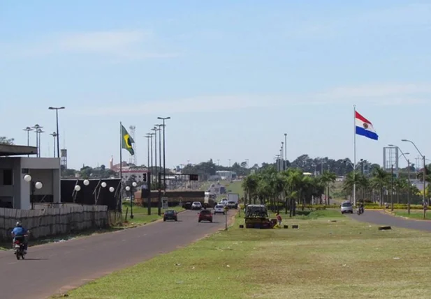 Fronteira entre a cidade paraguaia Pedro Juan Caballero e Ponta Porã