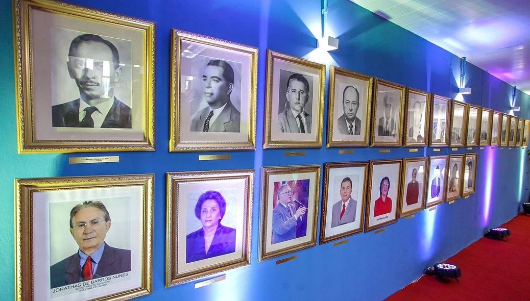 Galeria com as fotos dos ex-secretários estaduais da Educação