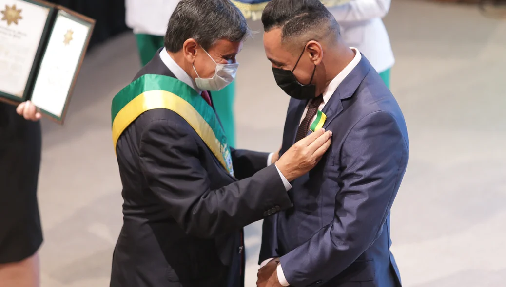 Governador entrega de medalhas do Mérito Renascença