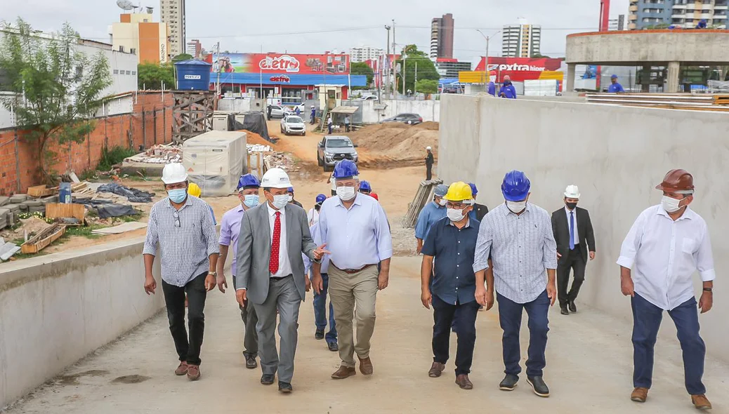 Governador visita obras da nova maternidade de Teresina
