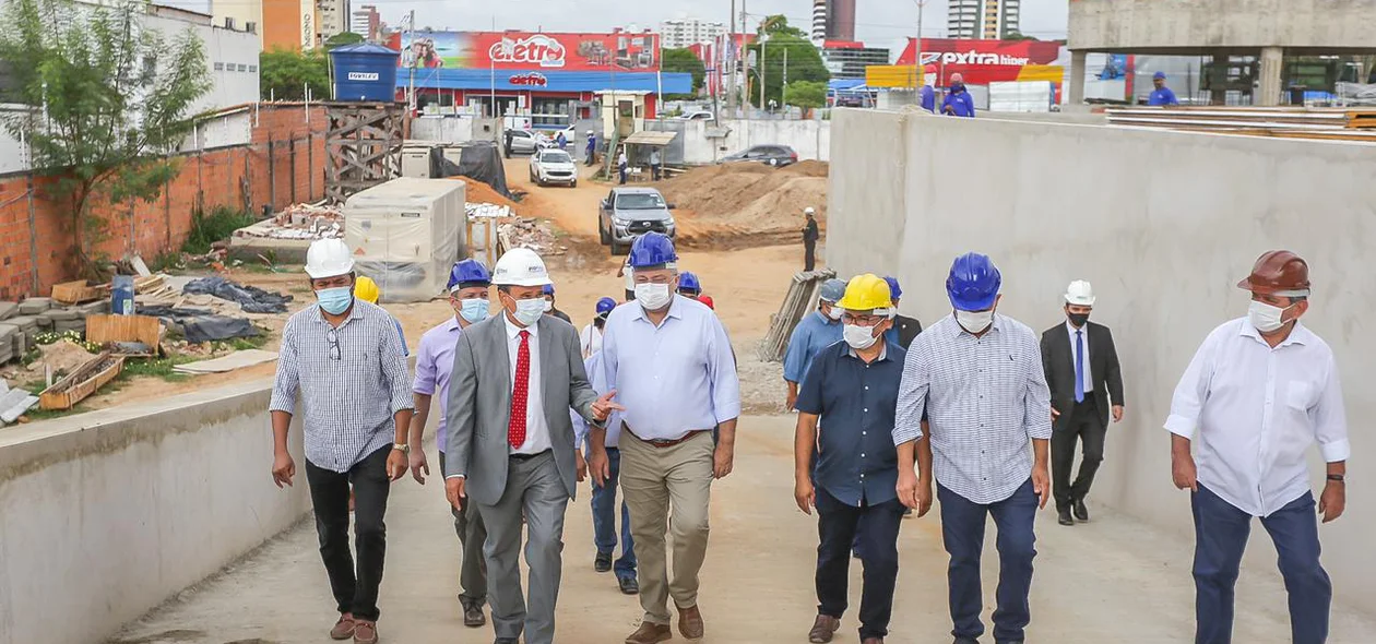 Governador visita obras da nova maternidade de Teresina