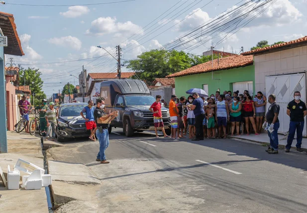 Homem foi assassinado na porta de casa