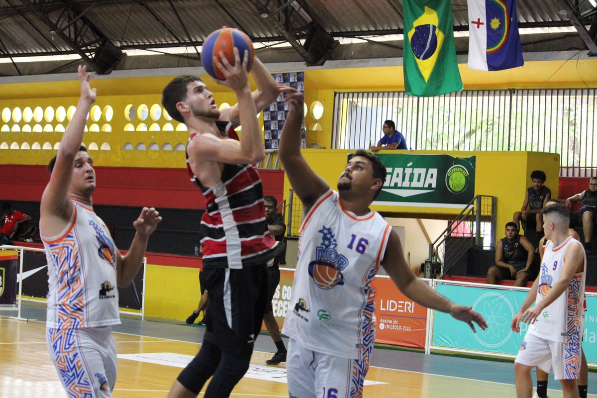 Ícaro Neves é campeão com o Santa Cruz na etapa regional de basquete 3x3, em Recife.