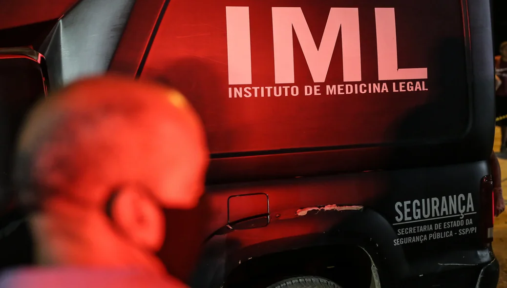 IML no local para remover o corpo