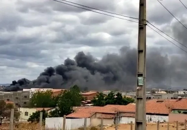 Incêndio em depósito no Ceará