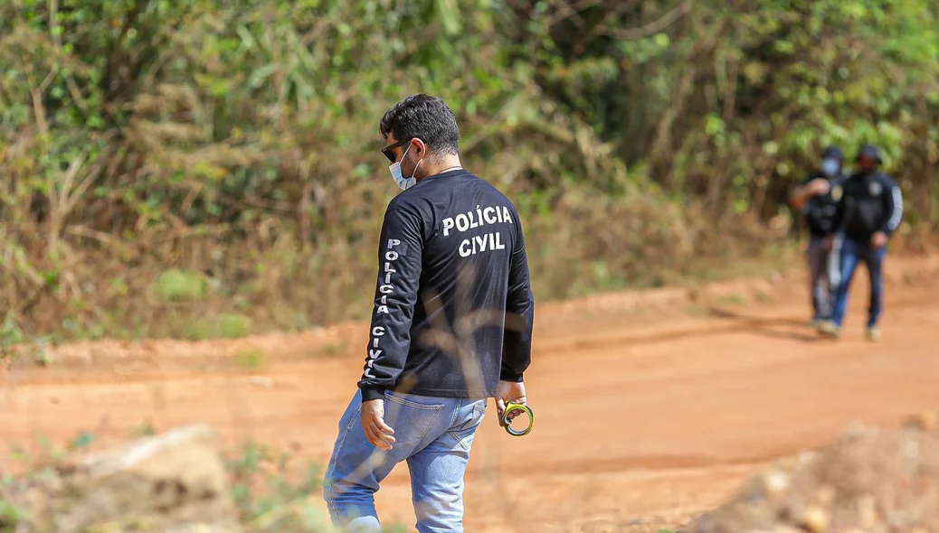 Investigador no local do crime