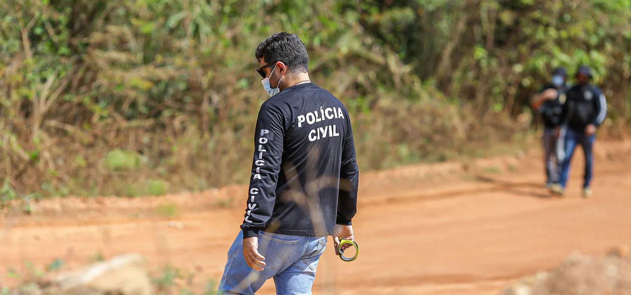 Investigador no local do crime