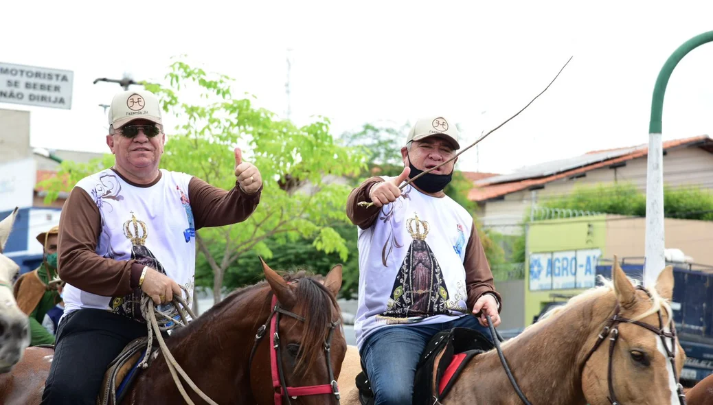 João Mádison participa da festa e missa do Vaqueiro em Piripiri