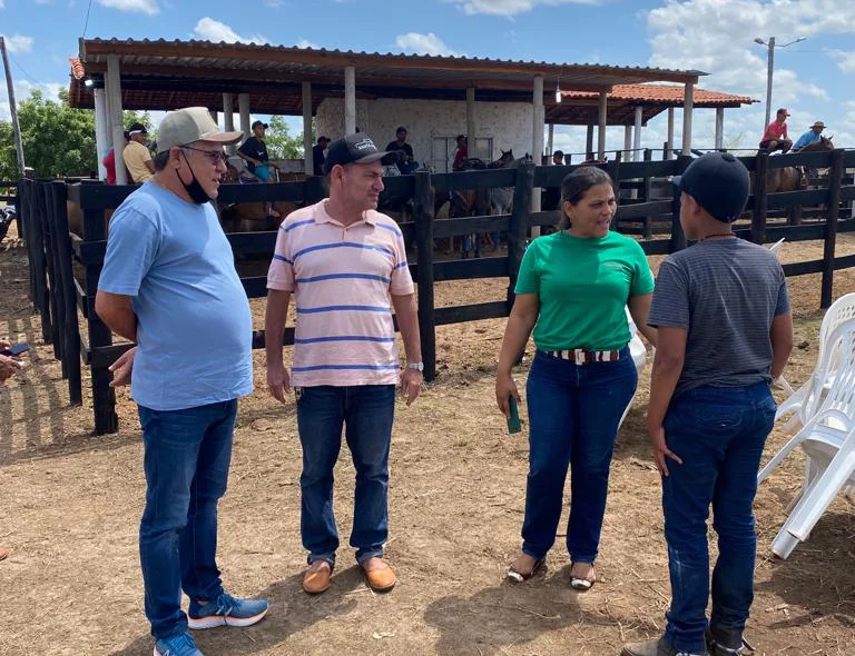 João Mádison prestigia a Vaquejada do Parque Dois Irmãos em Alto Longá