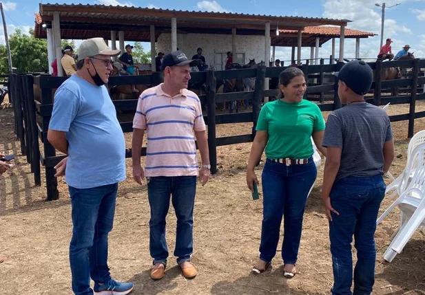 João Mádison prestigia a Vaquejada do Parque Dois Irmãos em Alto Longá