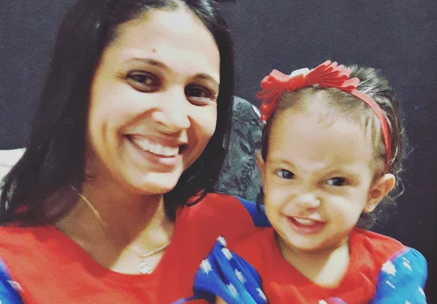 Julianne Bezerra Magalhães e a filha Maria Júlia Bezerra Magalhães