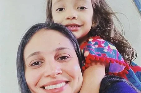 Julianne Bezerra Magalhães e a filha Maria Júlia Bezerra Magalhães