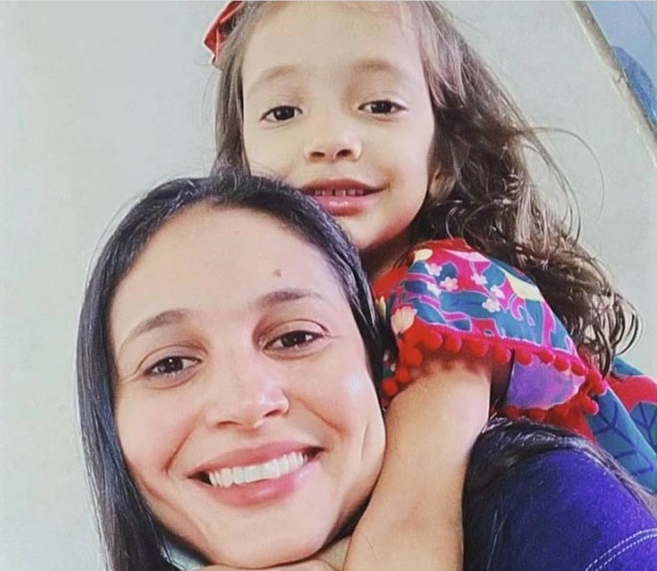 Julianne Bezerra Magalhães e a filha Maria Júlia Bezerra Magalhães