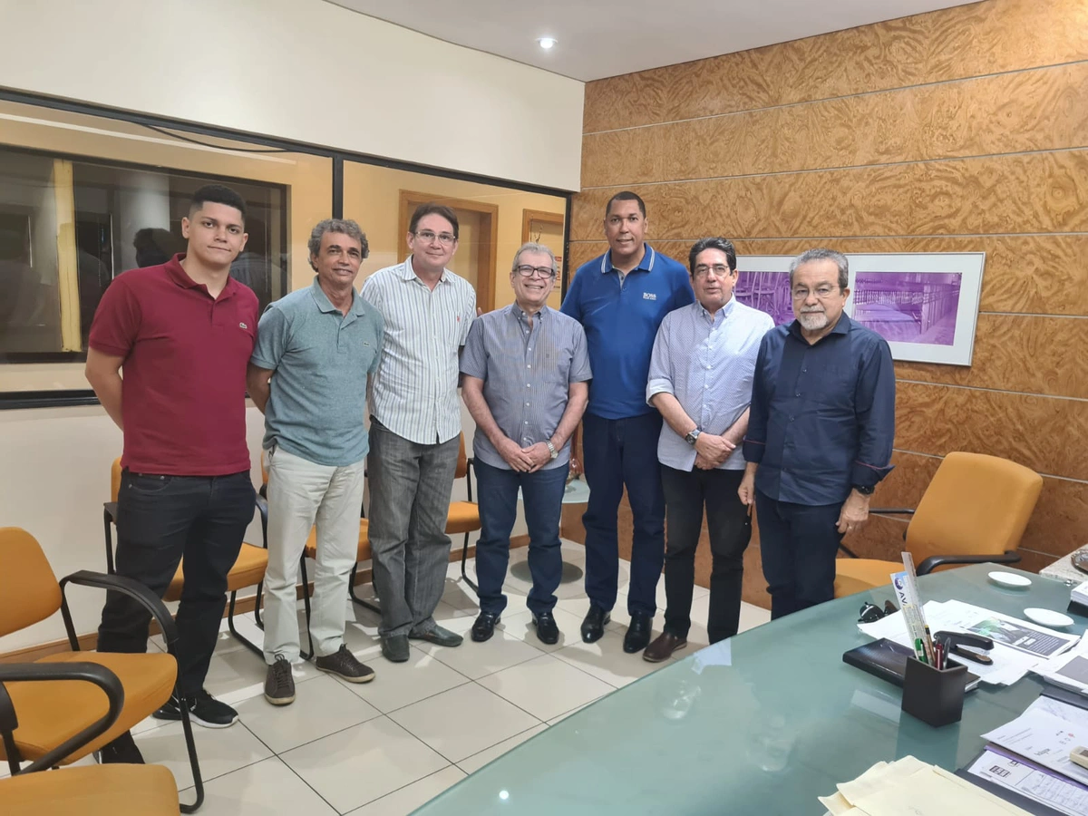 Lideranças do Podemos reunidas com João Vicente Claudino