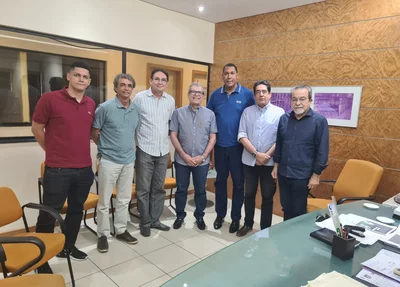 Lideranças do Podemos reunidas com João Vicente Claudino
