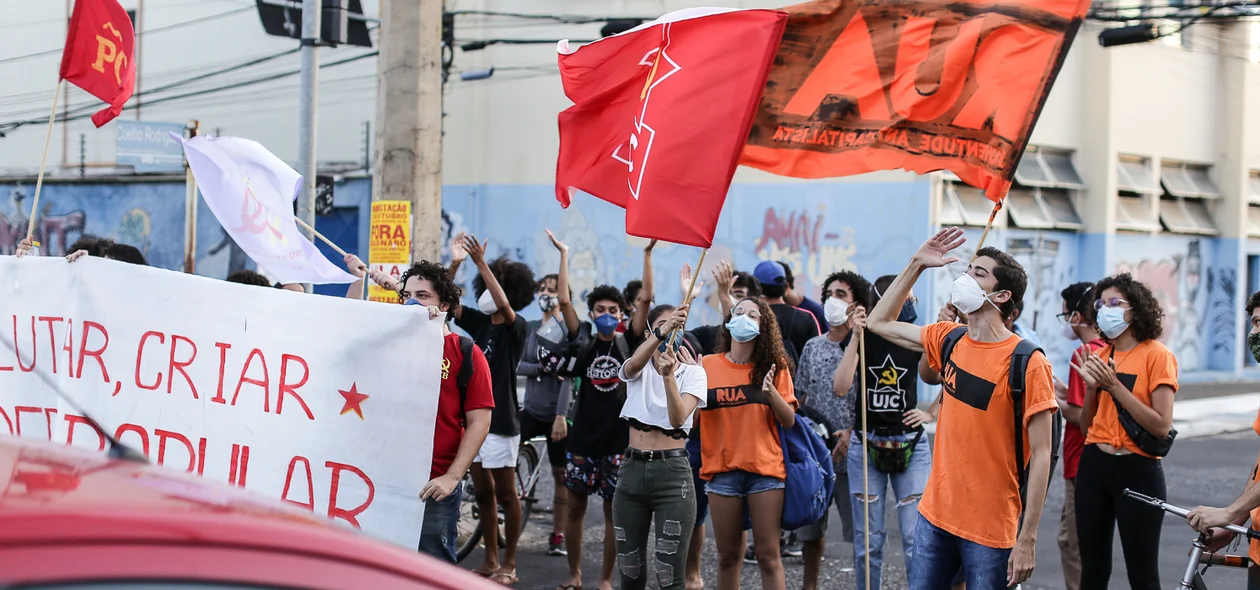 Manifestantes em Teresina