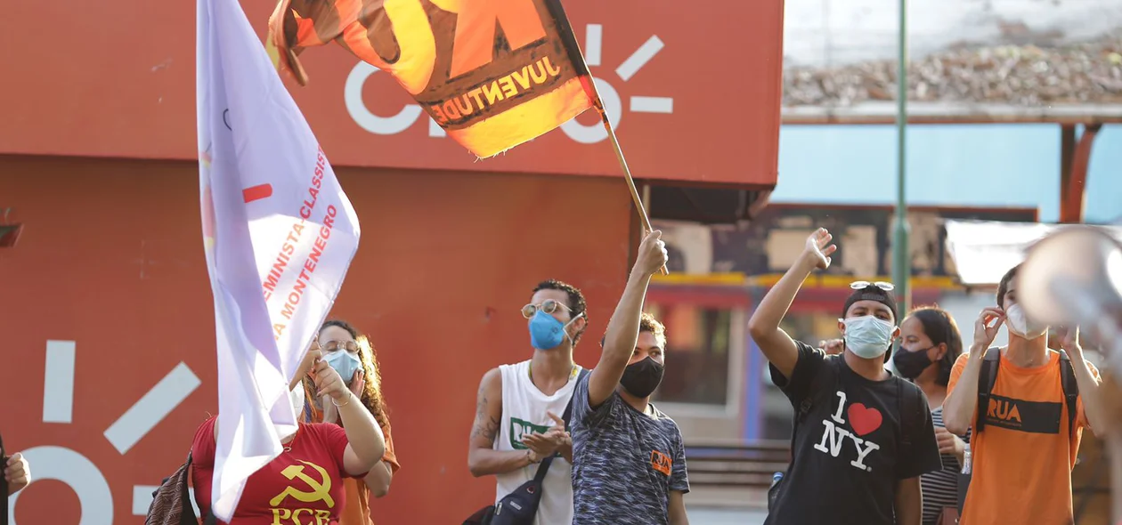Manifestantes no Centro de Teresina