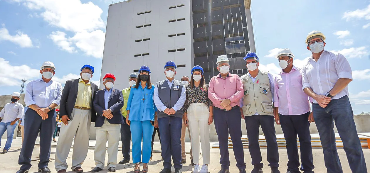 Ministros Ciro Nogueira e Marcelo Queiroga visitam obras da nova maternidade em Teresina