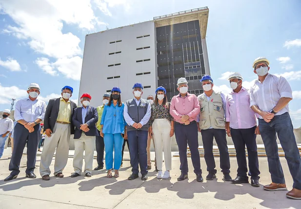 Ministros Ciro Nogueira e Marcelo Queiroga visitam obras da nova maternidade em Teresina