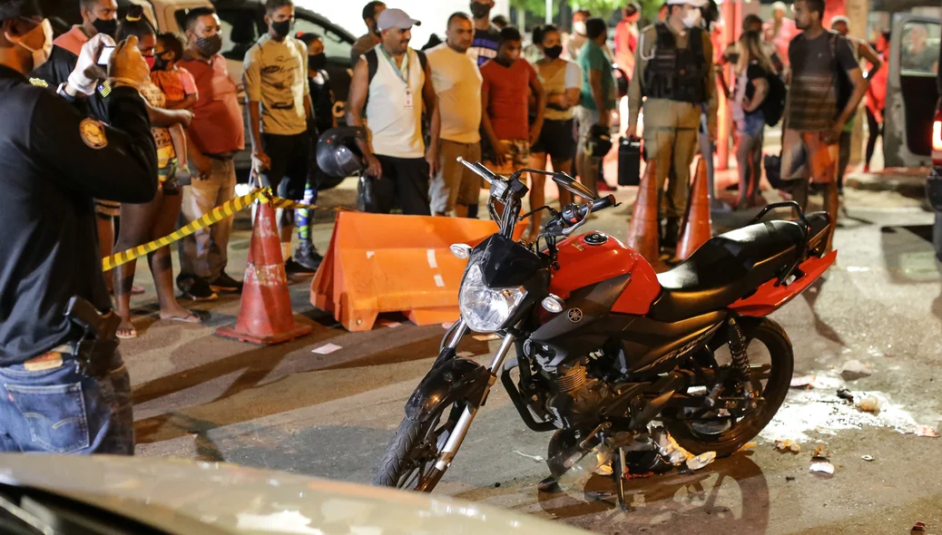 Moto da vítima ficou destruída