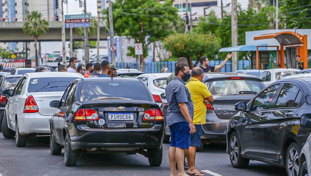 Motoristas de aplicativo em manifestação na frente da Alepi