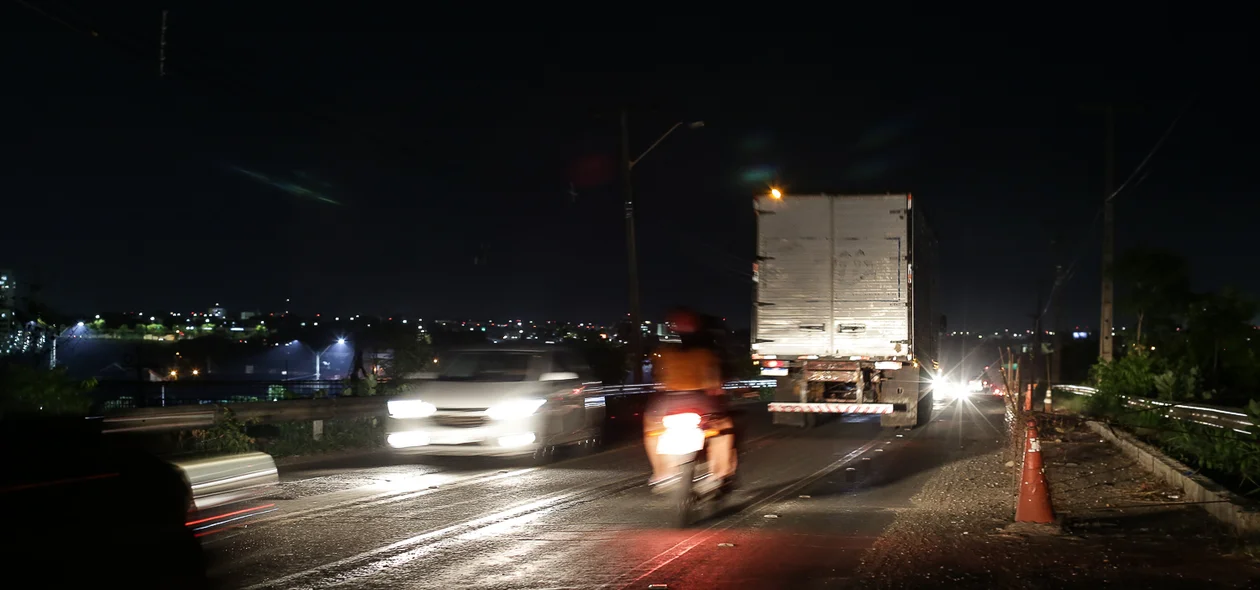 Motoristas tem dificuldade de transitar no local