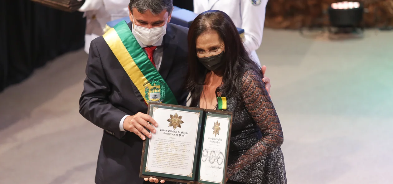 Nayra Lima recebeu a medalha