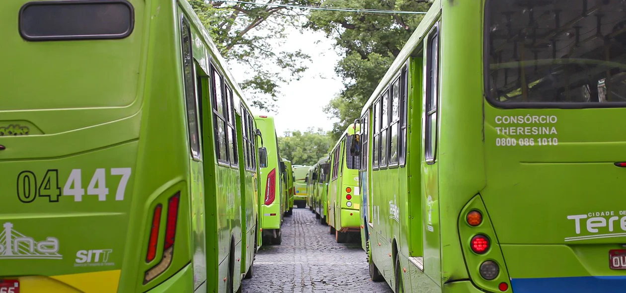 Ônibus pararam na Praça Saraiva e na Praça da Bandeira