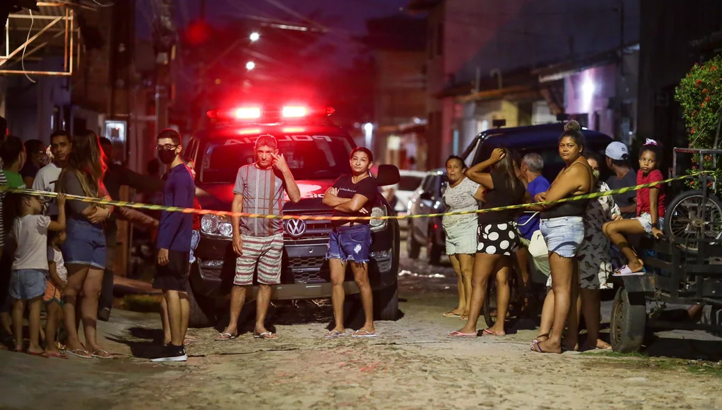 Os populares ouviram os disparos e acionaram a PM