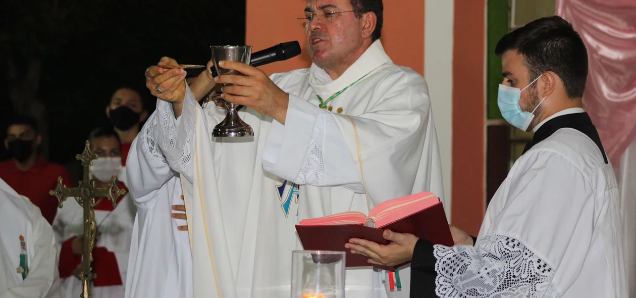 Padre celebra missa em homenagem a Nossa Senhora de Nazaré