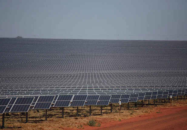 Parque com 600 mil placas solares.