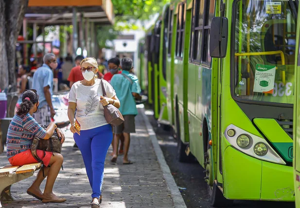 Passageiros ficam sem ônibus de Teresina