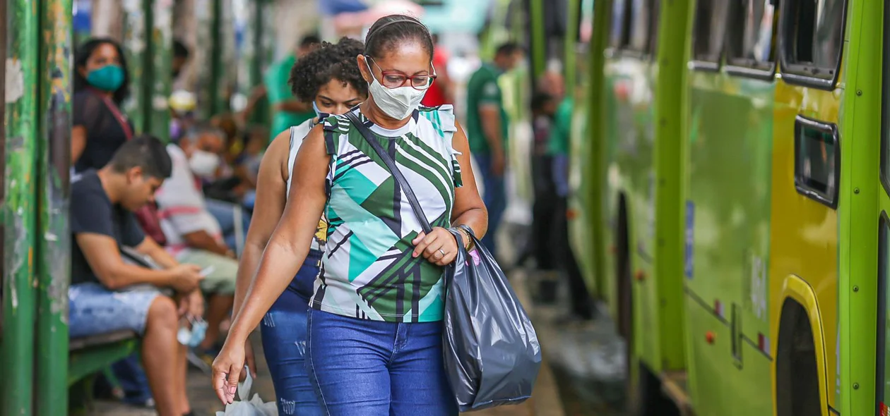 Passageiros ficam sem ônibus em Teresina