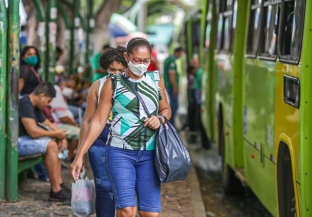 Passageiros ficam sem ônibus em Teresina