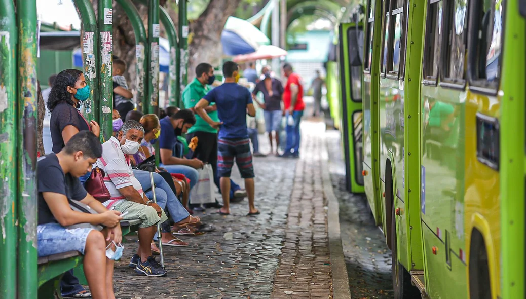 Passageiros ficam sem ônibus em Teresina