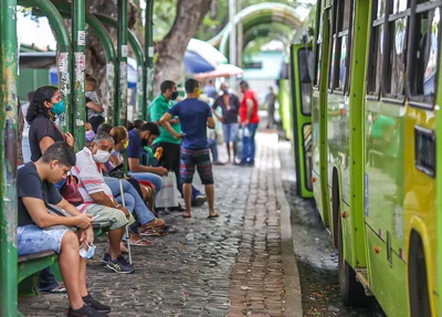 Passageiros ficam sem ônibus em Teresina
