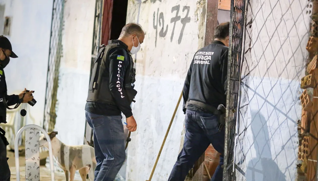 Perícia do DHPP realizando levantamentos iniciais