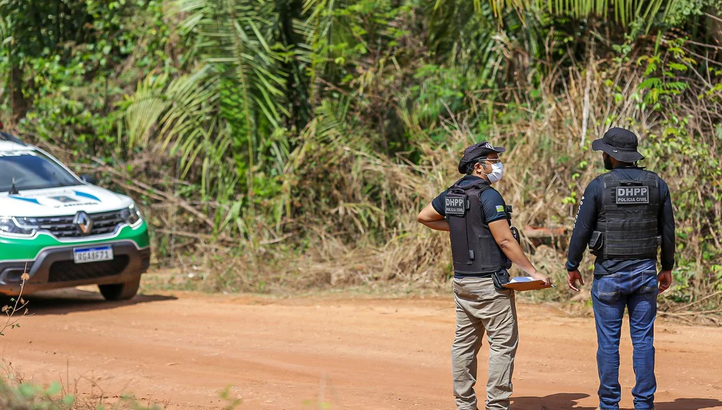 Policiais no local do crime