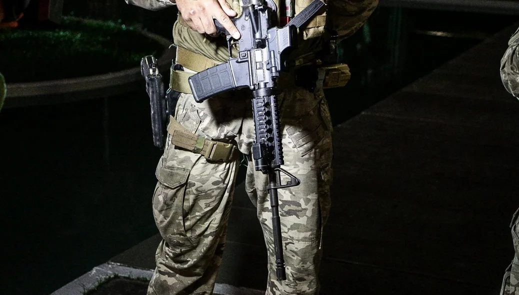 Policial armado