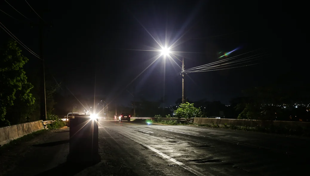 Pouca iluminação na avenida