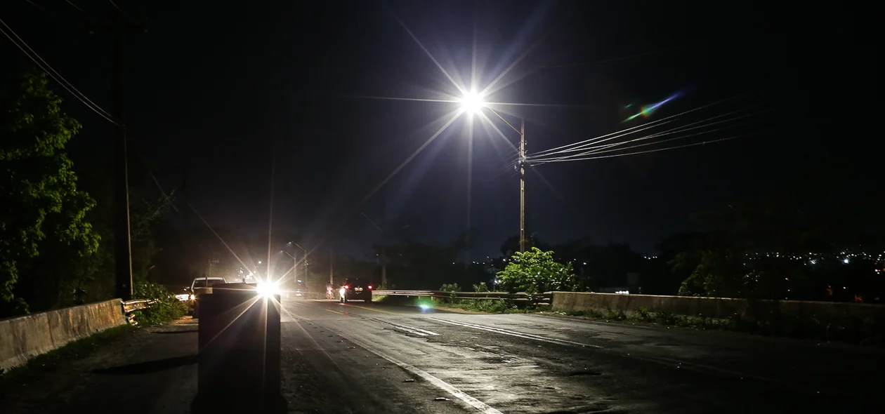 Pouca iluminação na avenida