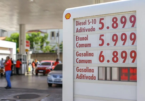 Preço da gasolina subiu R$ 0,30 em apenas um dia em posto na Frei Serafim