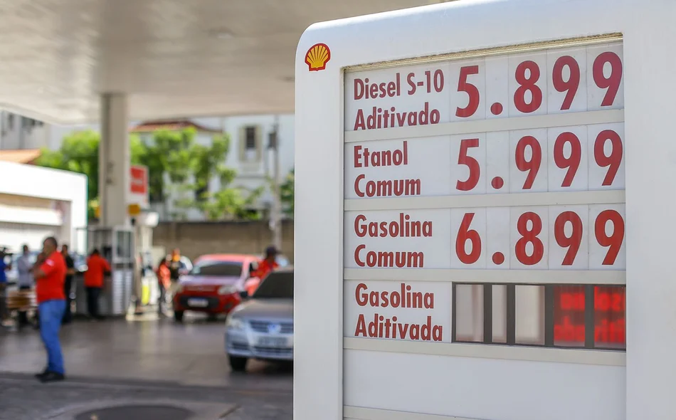 Preço da gasolina subiu R$ 0,30 em apenas um dia em posto na Frei Serafim