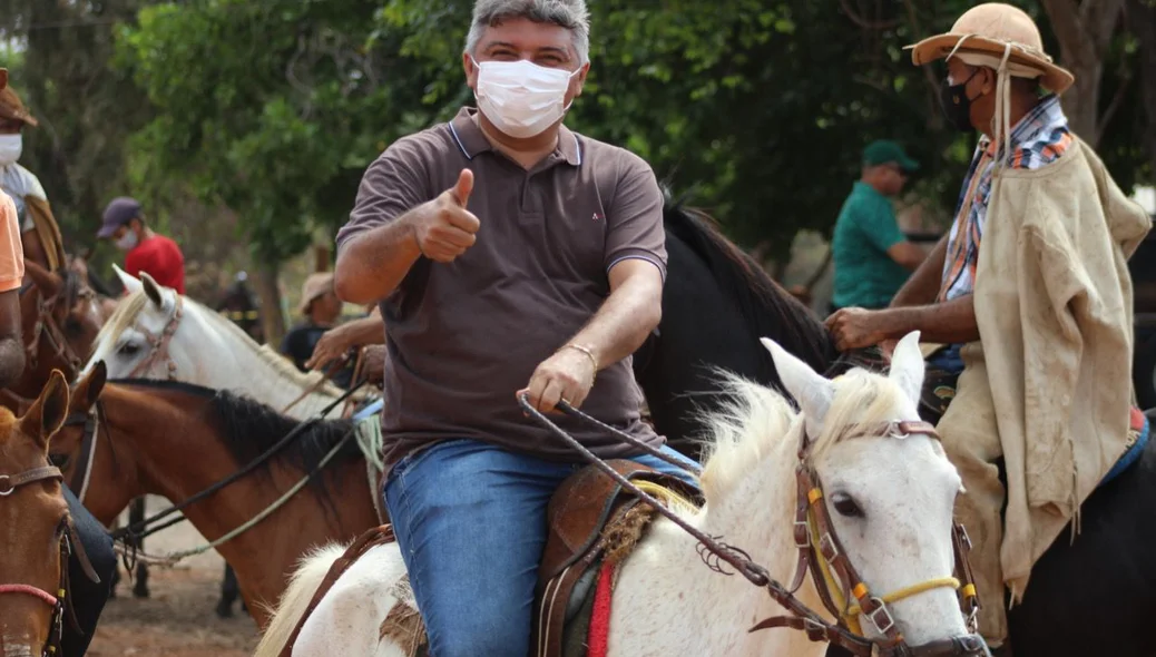 Prefeito montado no cavalo