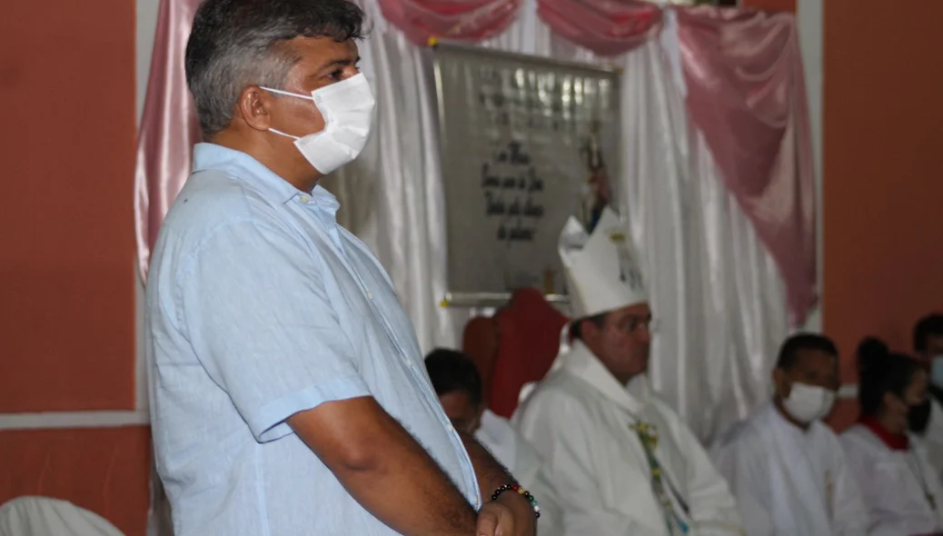 Prefeito Zé Henrique na missa em homenagem a Nossa Senhora de Nazaré