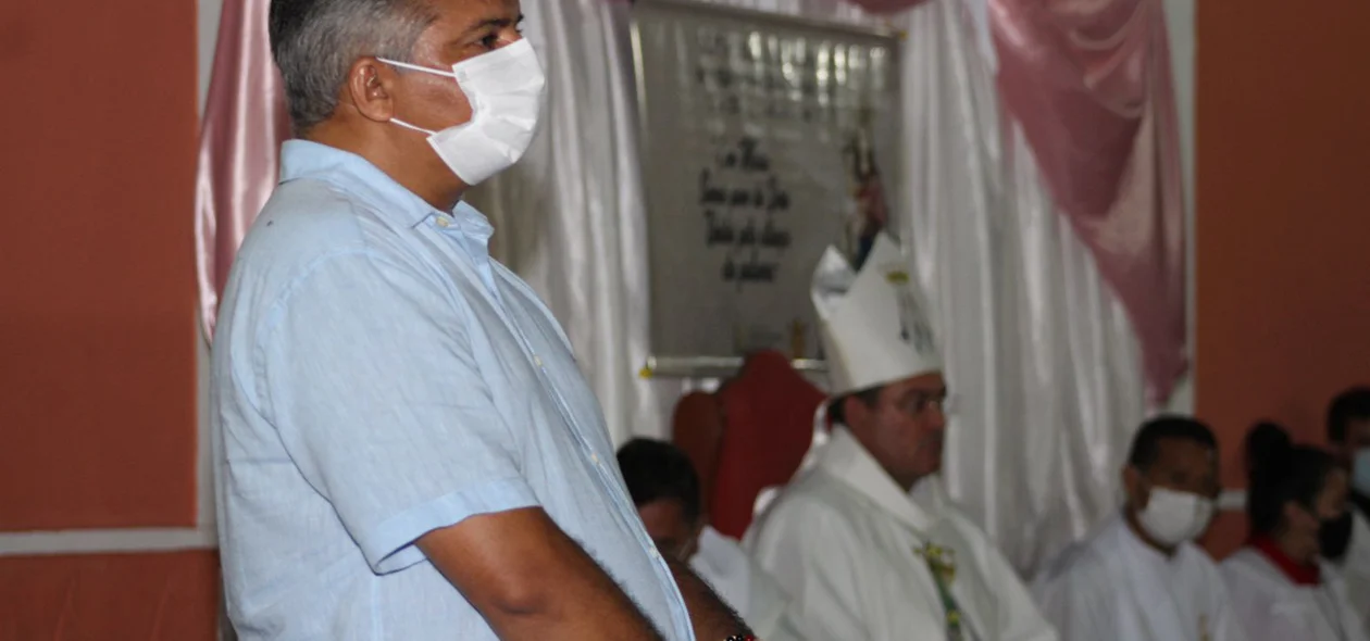 Prefeito Zé Henrique na missa em homenagem a Nossa Senhora de Nazaré
