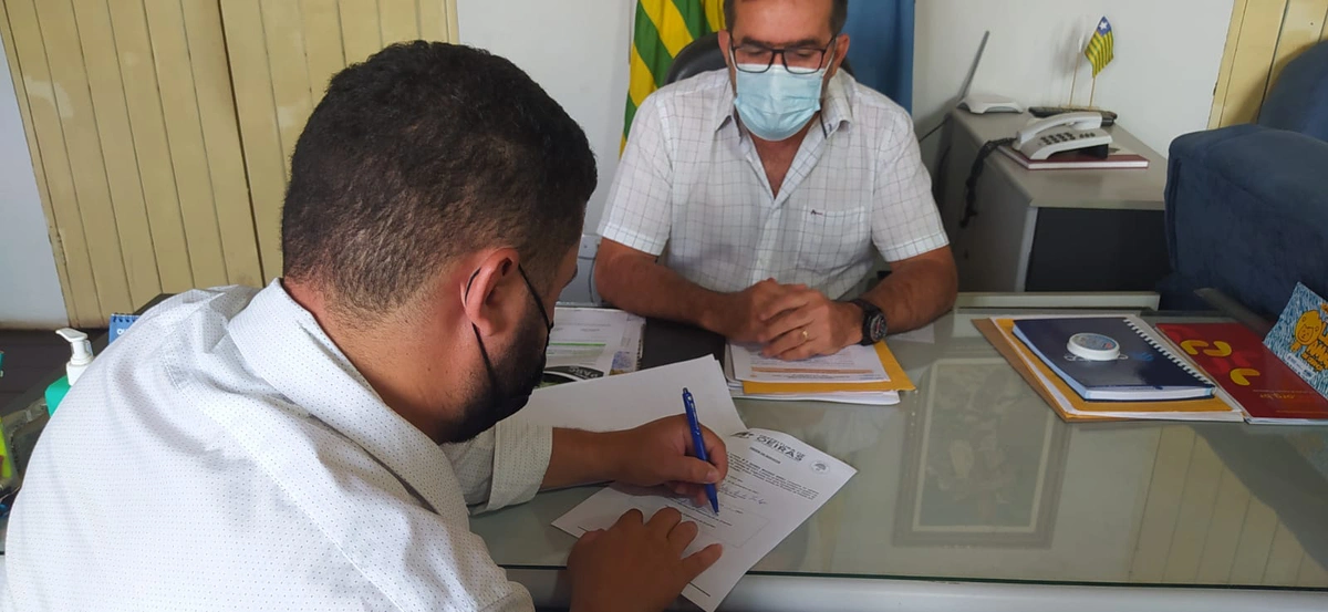 Prefeito Zé Raimundo assina ordem de serviço para construção do Centro de Zoonoses de Oeiras