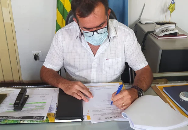 Prefeito Zé Raimundo autoriza construção do Centro de Zoonoses